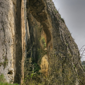 Скална арка при село Кунино