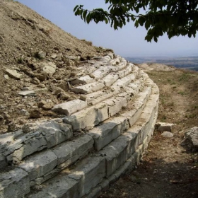 Тракийската гробница край с.Свирачи