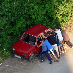 Сговорна дружина..таратайка повдига