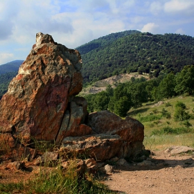 Тракийския култов камък в Старосел