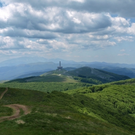 Балканът пее