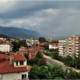 Градът,планината и дъжда