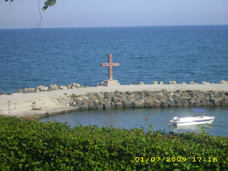 кръст в морето