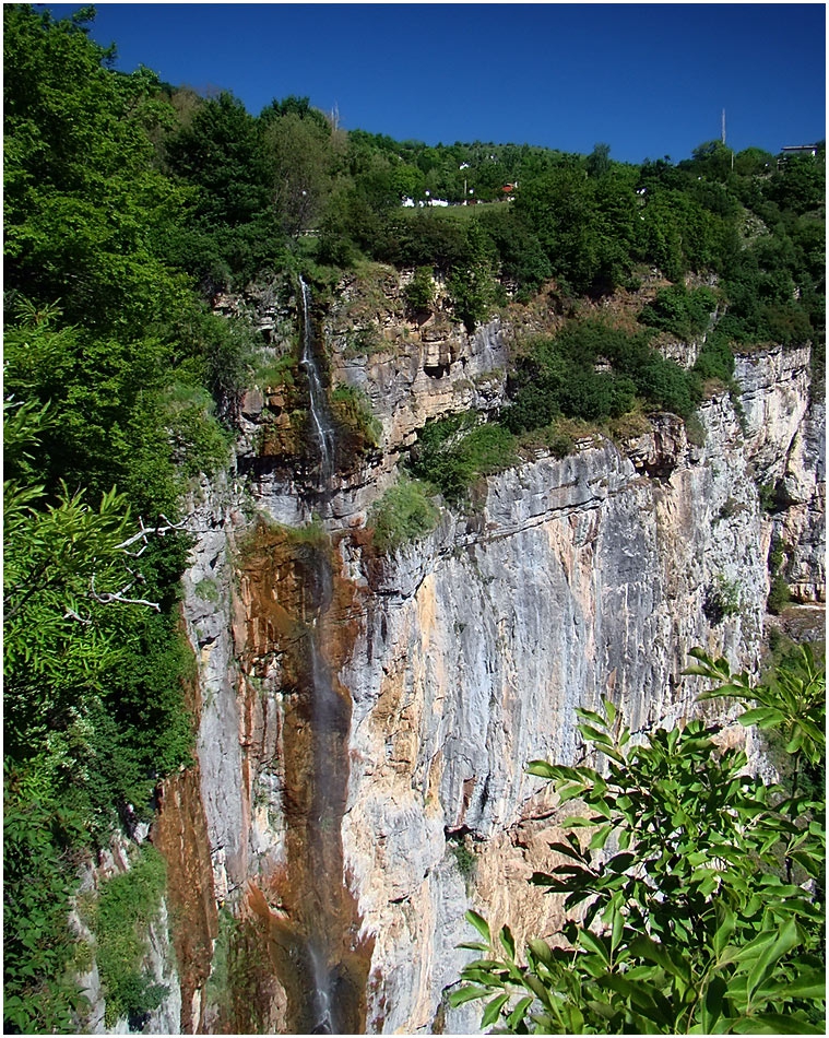 стената на Скакля