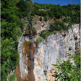стената на Скакля