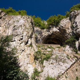 Еменската пещера