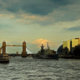 Tower Bridge по залез