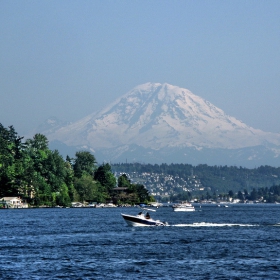 Rainier Mt. (поглед от Washington Lake, Seattle)