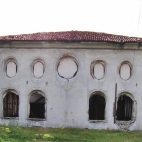 Днешната съсипия, Самоков, синагогата