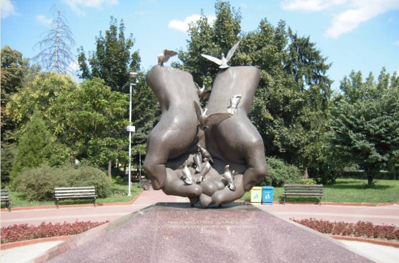 Паметник-