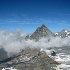 Matterhorn w oblaci