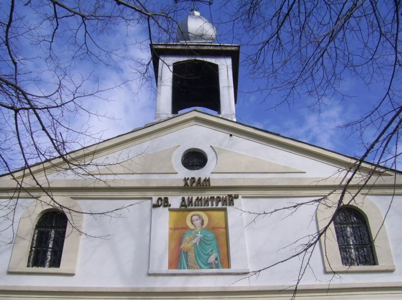 Храмът