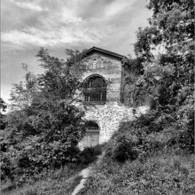 B/W