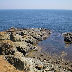 Скалите и морето
