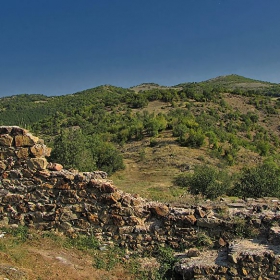 По стъпалата на историята