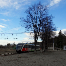 Старата гара и новия влак