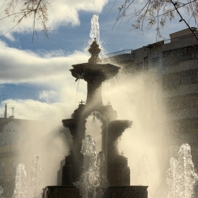 Фонтанът денем  -  La Fuente de las Batallas, Granada