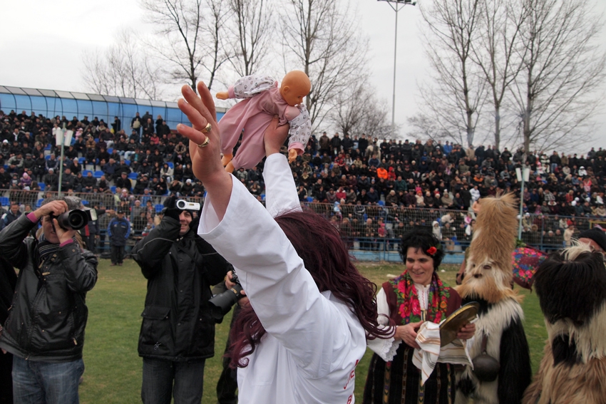 Булката роди