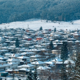 Къщички в снега се гушат...