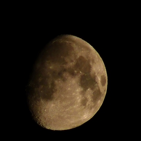 Waxing Gibbous Moon 85% of Full-3 дни преди пълнолуние
