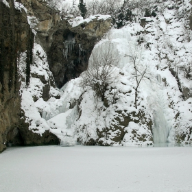 Зимен Хотнишки водопад