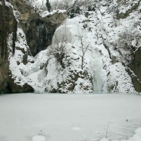 Зимен Хотнишки водопад 2