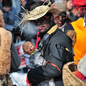 Carnaval de colors-Кукерски фест гр. Перник