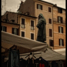 Campo dei Fiori - мястото, на което Джордано Бруно е изгорен на клада