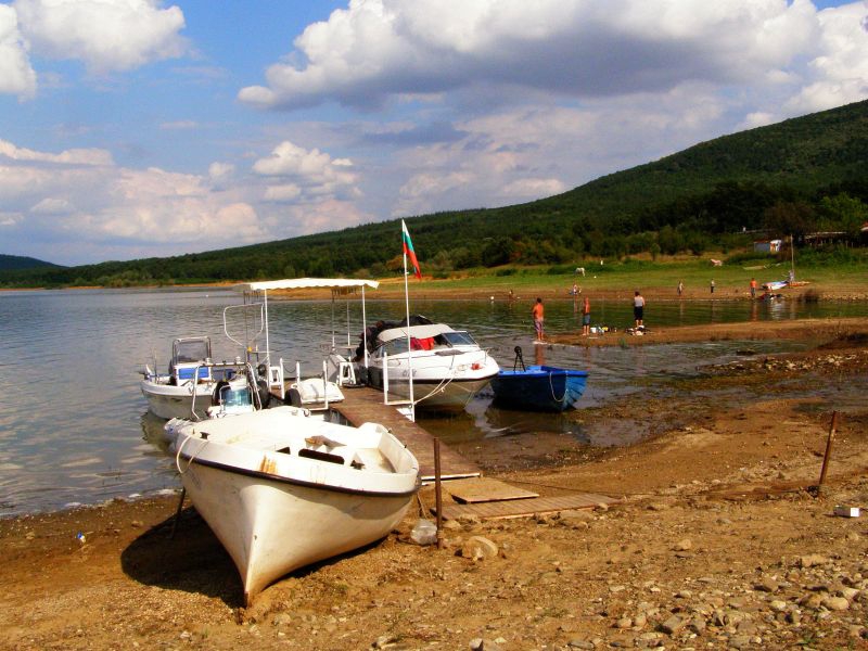 Лодките на язовир Жребчево