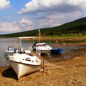 Лодките на язовир Жребчево