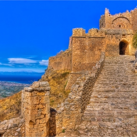 Входът на Acrokorinthos - днес лесно достъпен