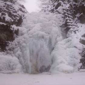 леден водопад