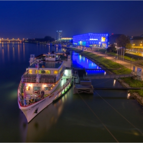 Linz by night...