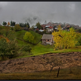 Къщички в мъглата плуват