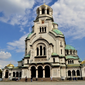 Храм-паметник Свети Александър Невски