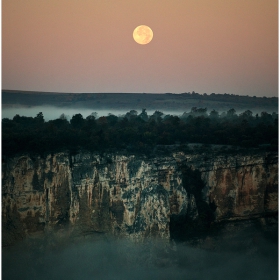 Лунен залез