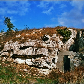  Скалната черква 'Айпандо' край с. Михалич