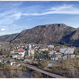 Поглед (панорамен :) ) от замъка Ebernburg към Bad Muenster am Stein