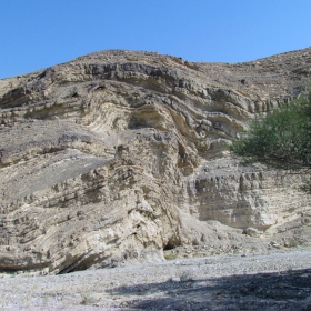 ANDULATIONS OF FLINT AND MARL - IN THE NEGEV-2