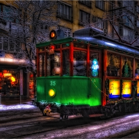 Дядо Коледа заряза шейната и се качи на...трамвай