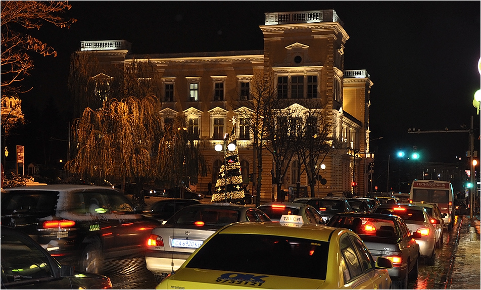 ...че на Руски започва... вечерта!