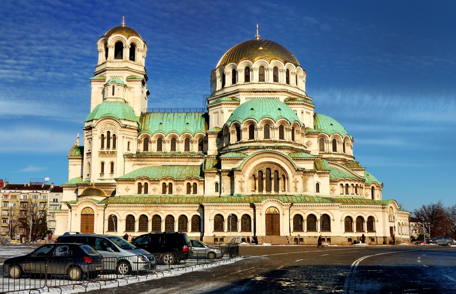 Храмът