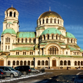 Храмът