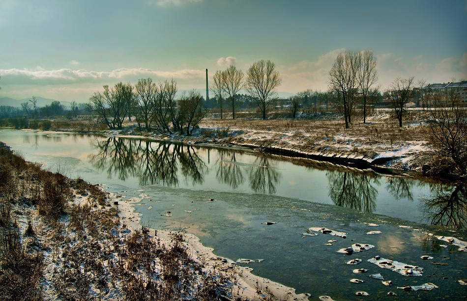 Реката и зимата