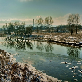 Реката и зимата