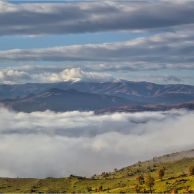 Отгоре е слънчево