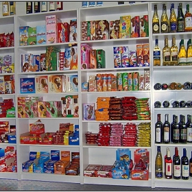 Шарено и ... мммм... вкусно - българският магазин в Майнц. Много важно място от кулинарна гледна точка! :)