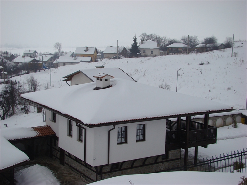 Затрупана къща