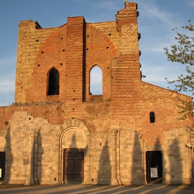 L'Abbazia di San Galgano по здрач