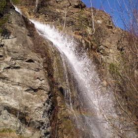 Дъгата във водата